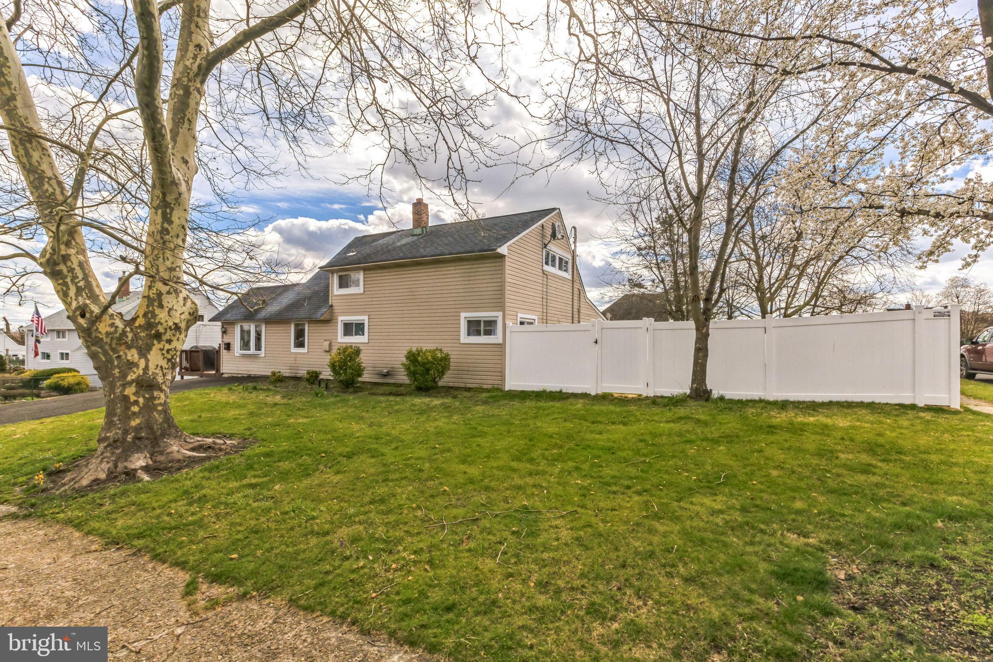 15 Ridge Ln