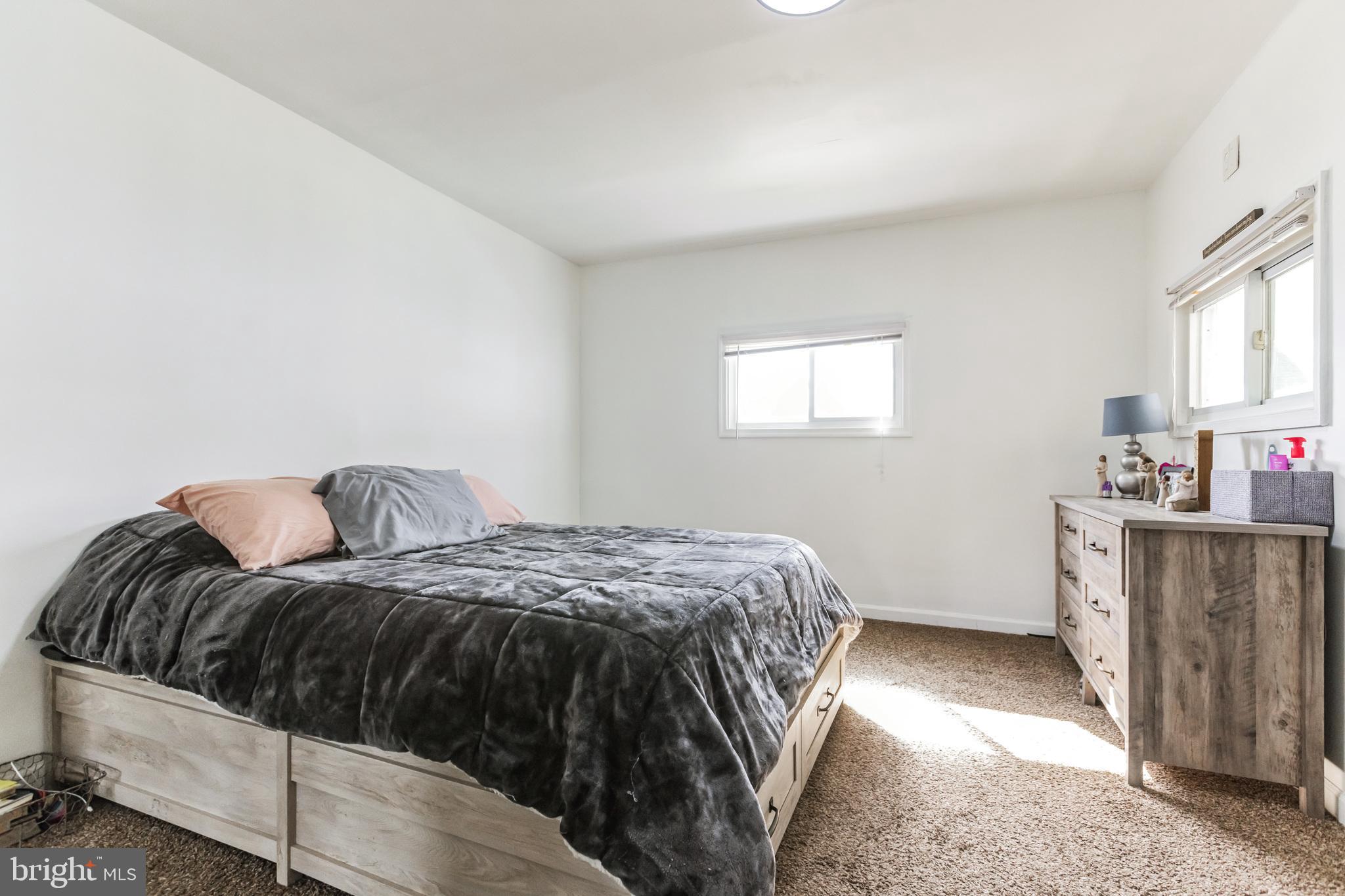 15 Ridge Ln