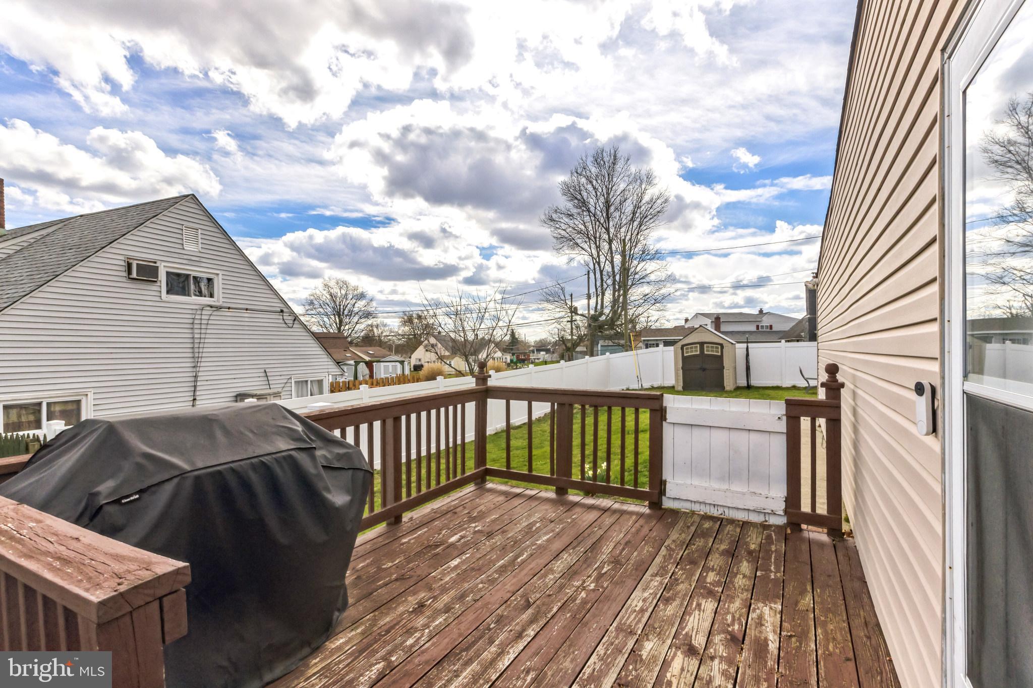 15 Ridge Ln