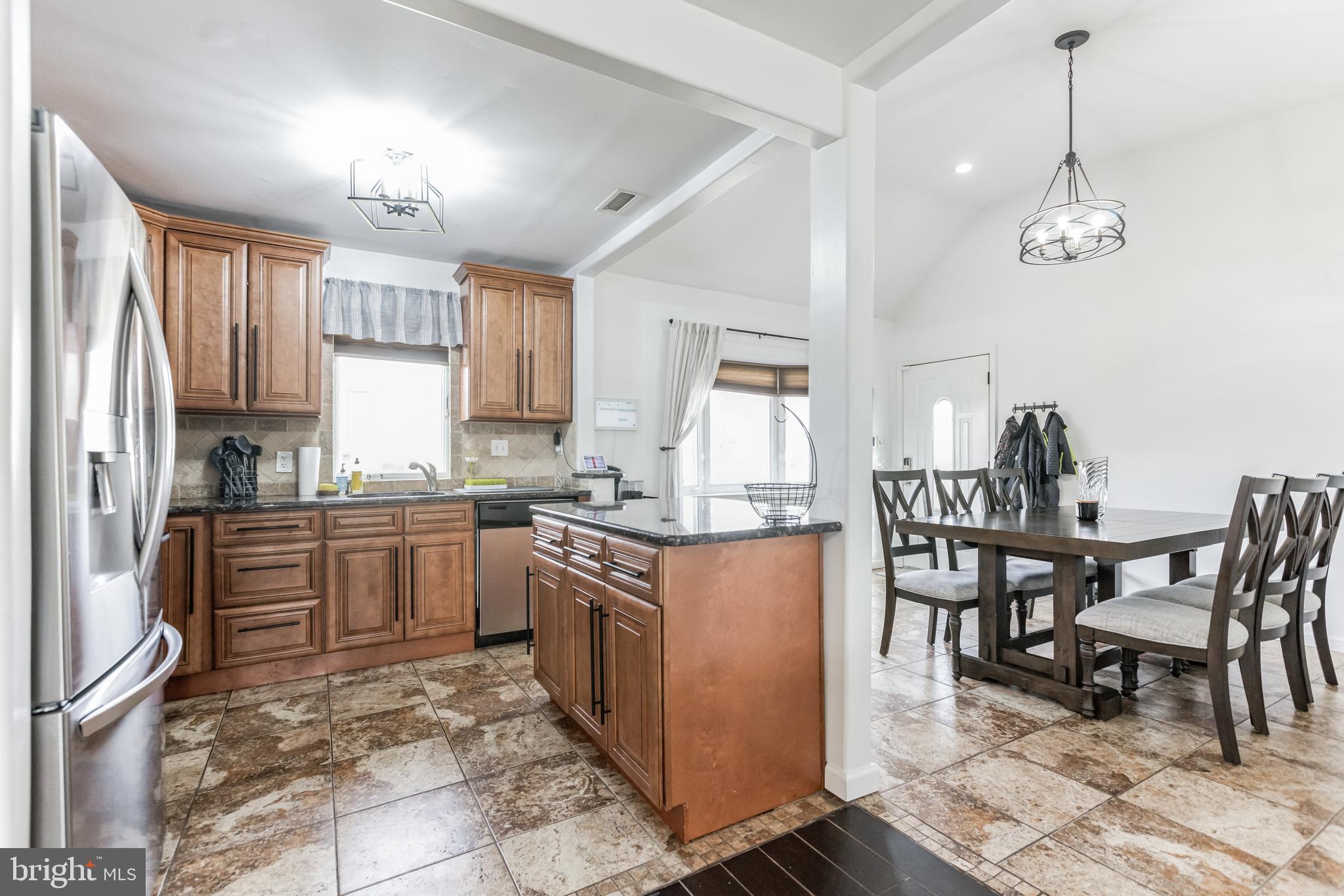 15 Ridge Ln