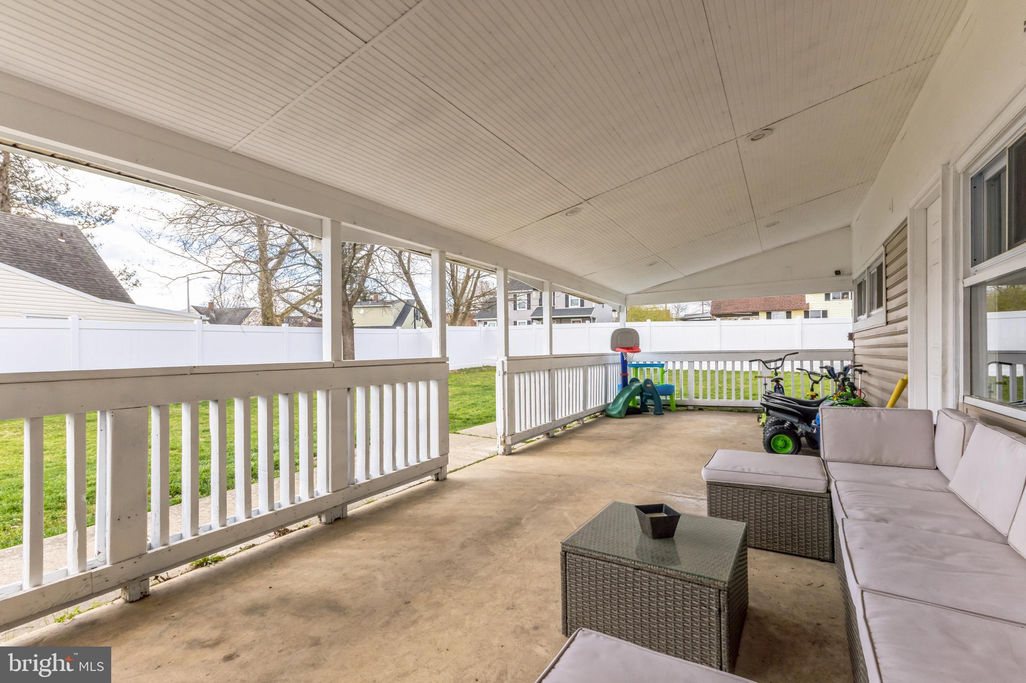 15 Ridge Ln
