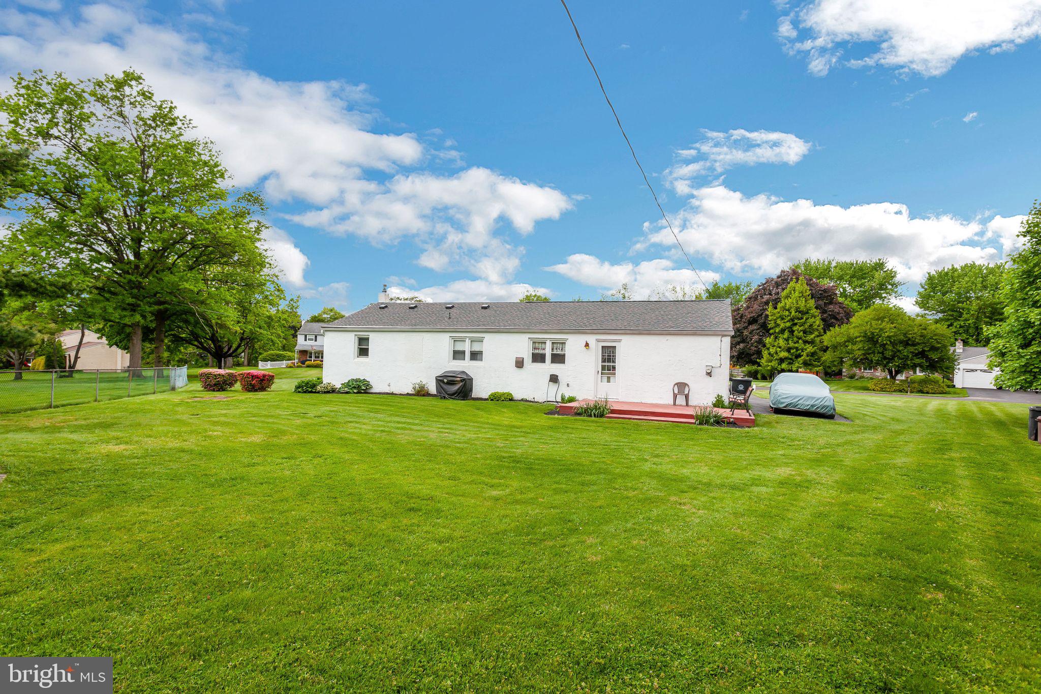 30 Meadow Ln