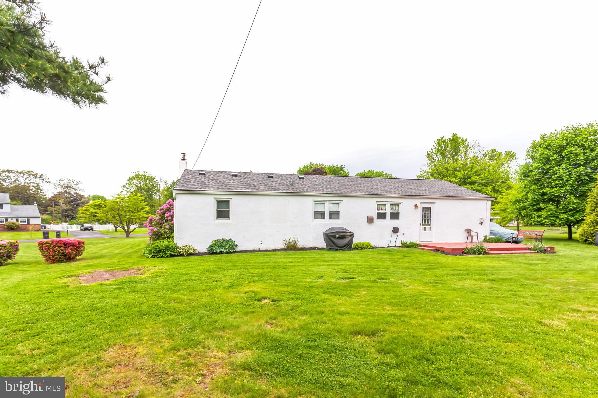 30 Meadow Ln