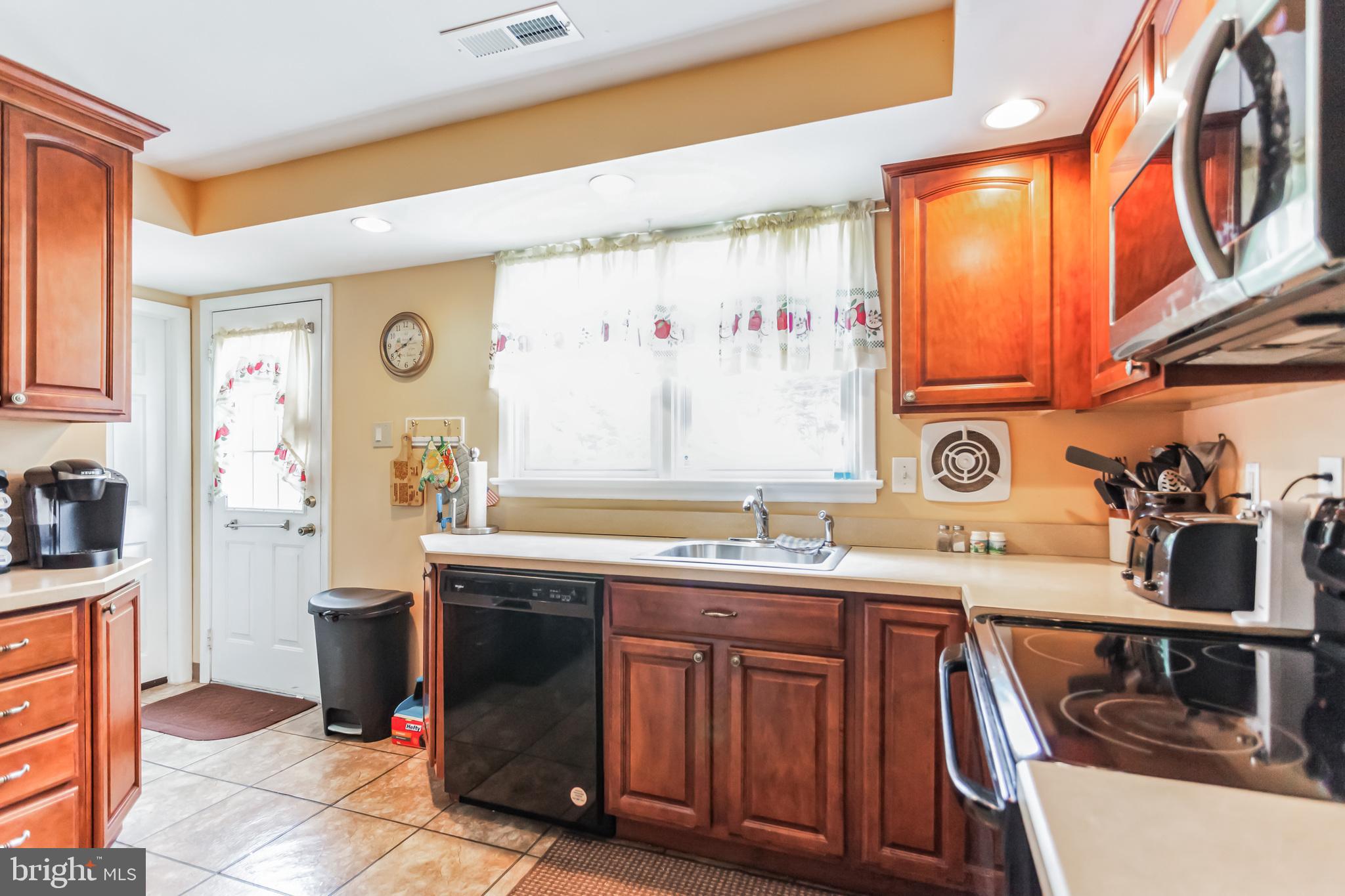 30 Meadow Ln