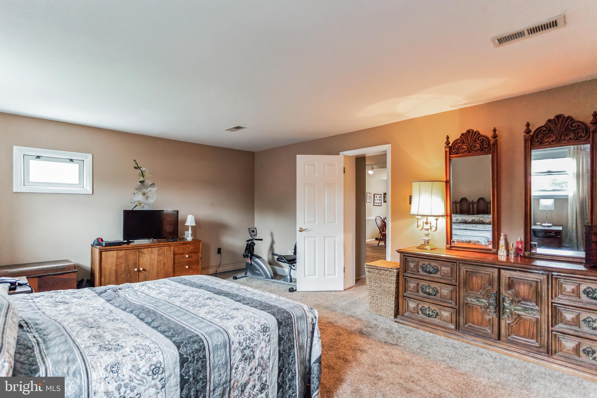 30 Meadow Ln