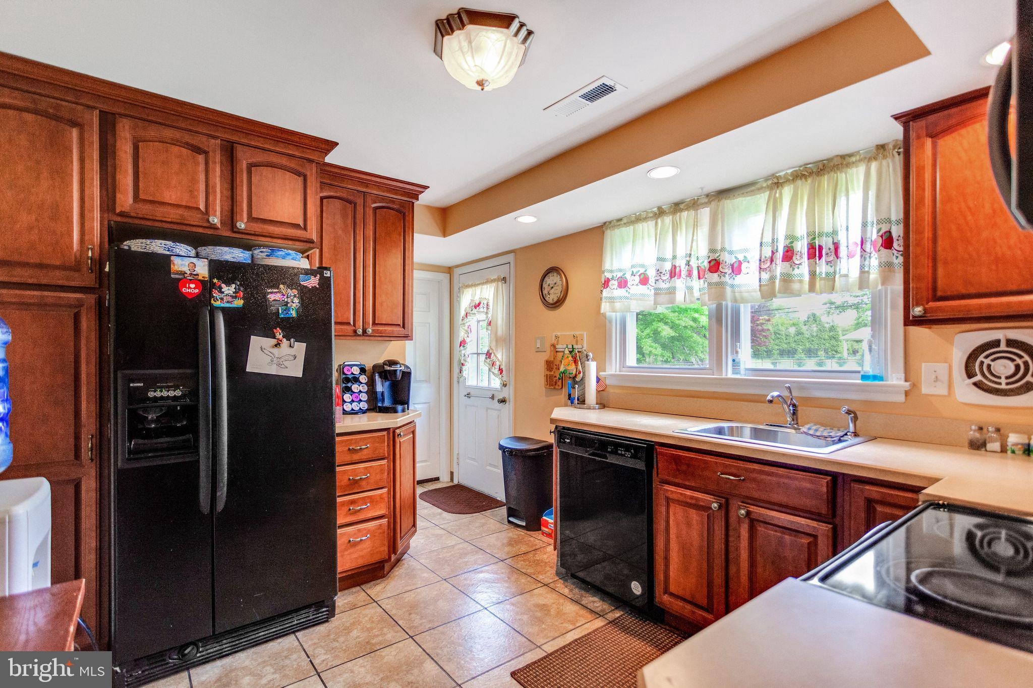 30 Meadow Ln