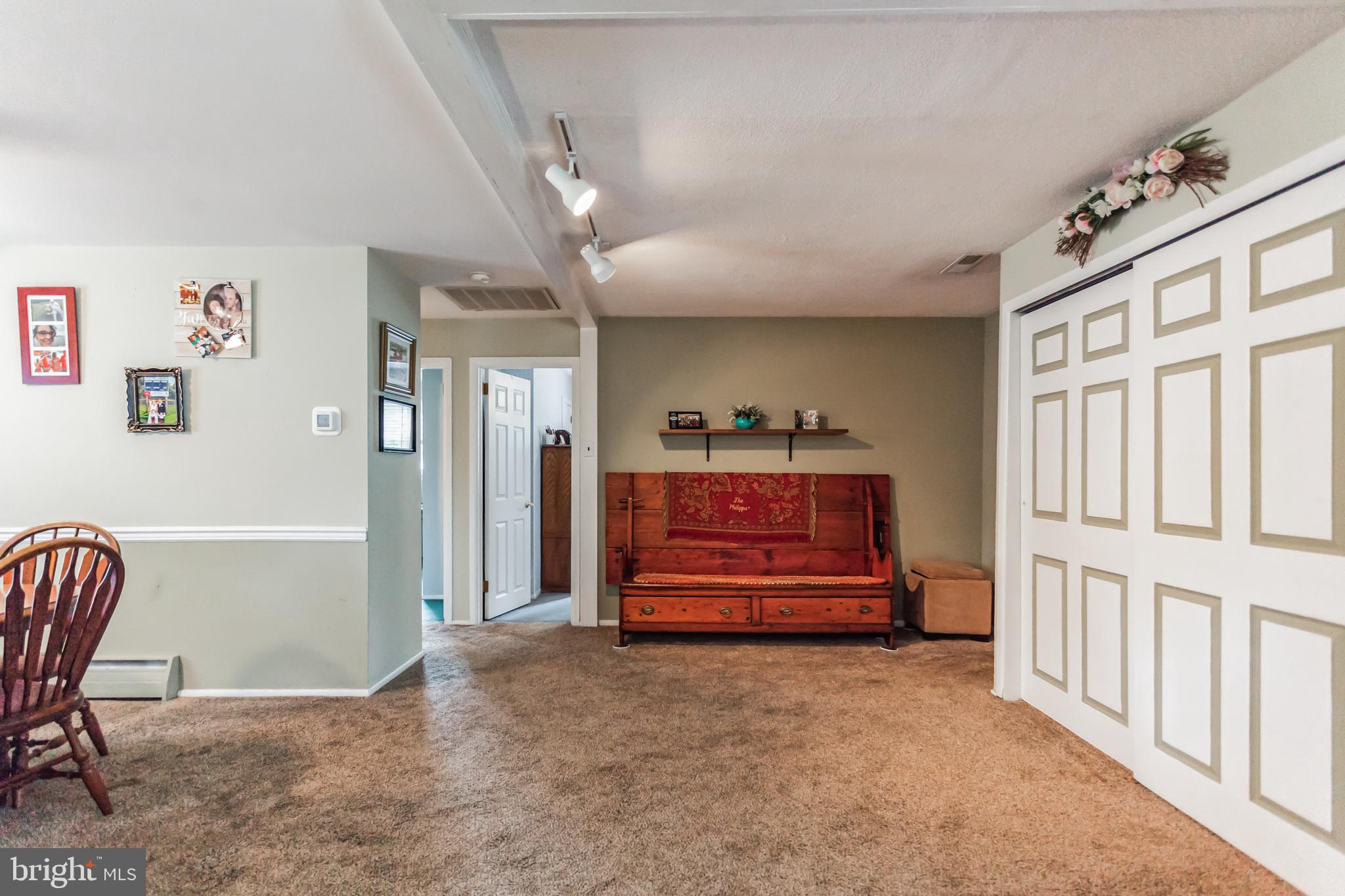 30 Meadow Ln