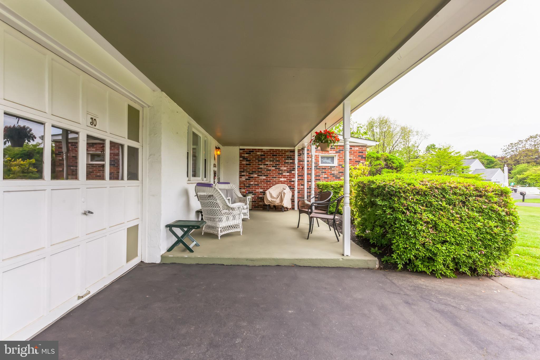 30 Meadow Ln