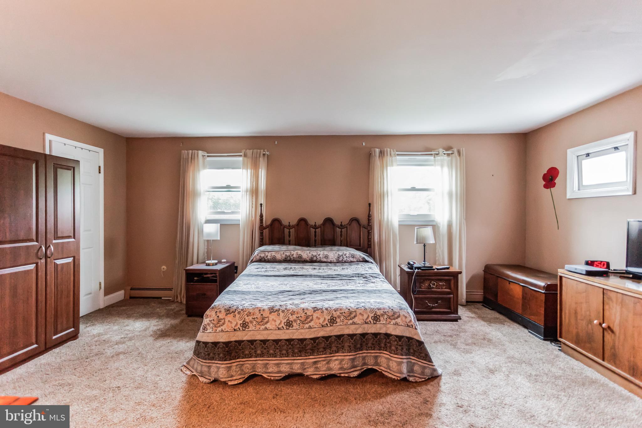 30 Meadow Ln