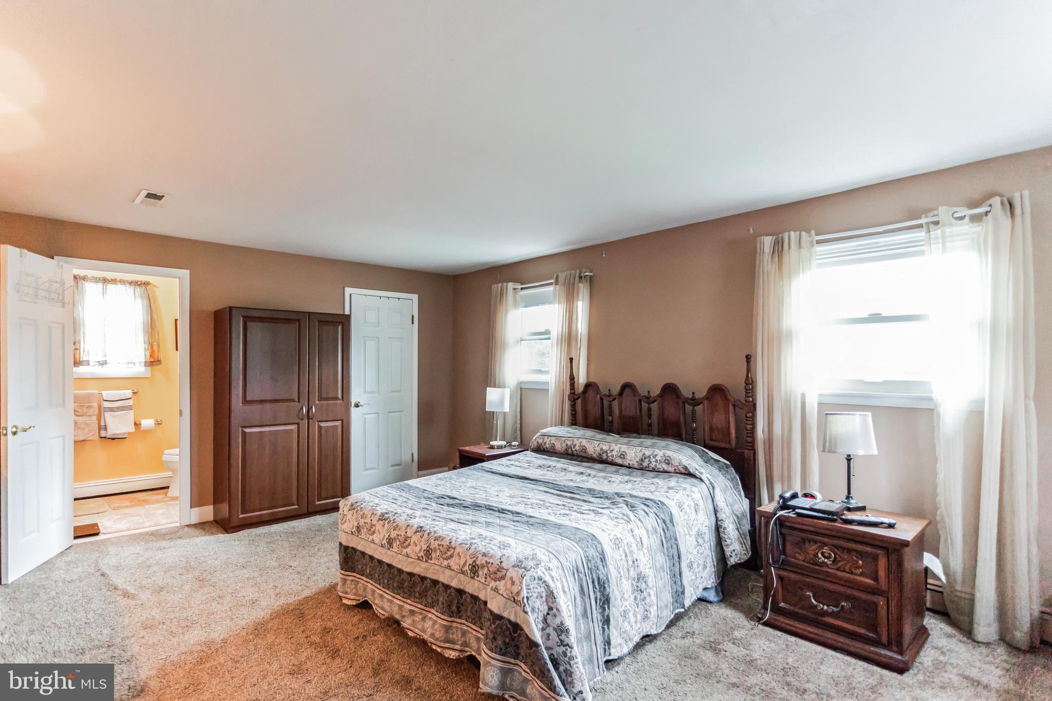30 Meadow Ln