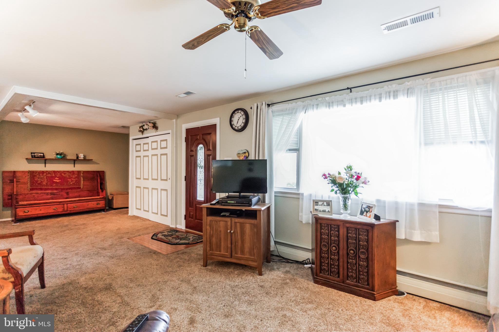 30 Meadow Ln