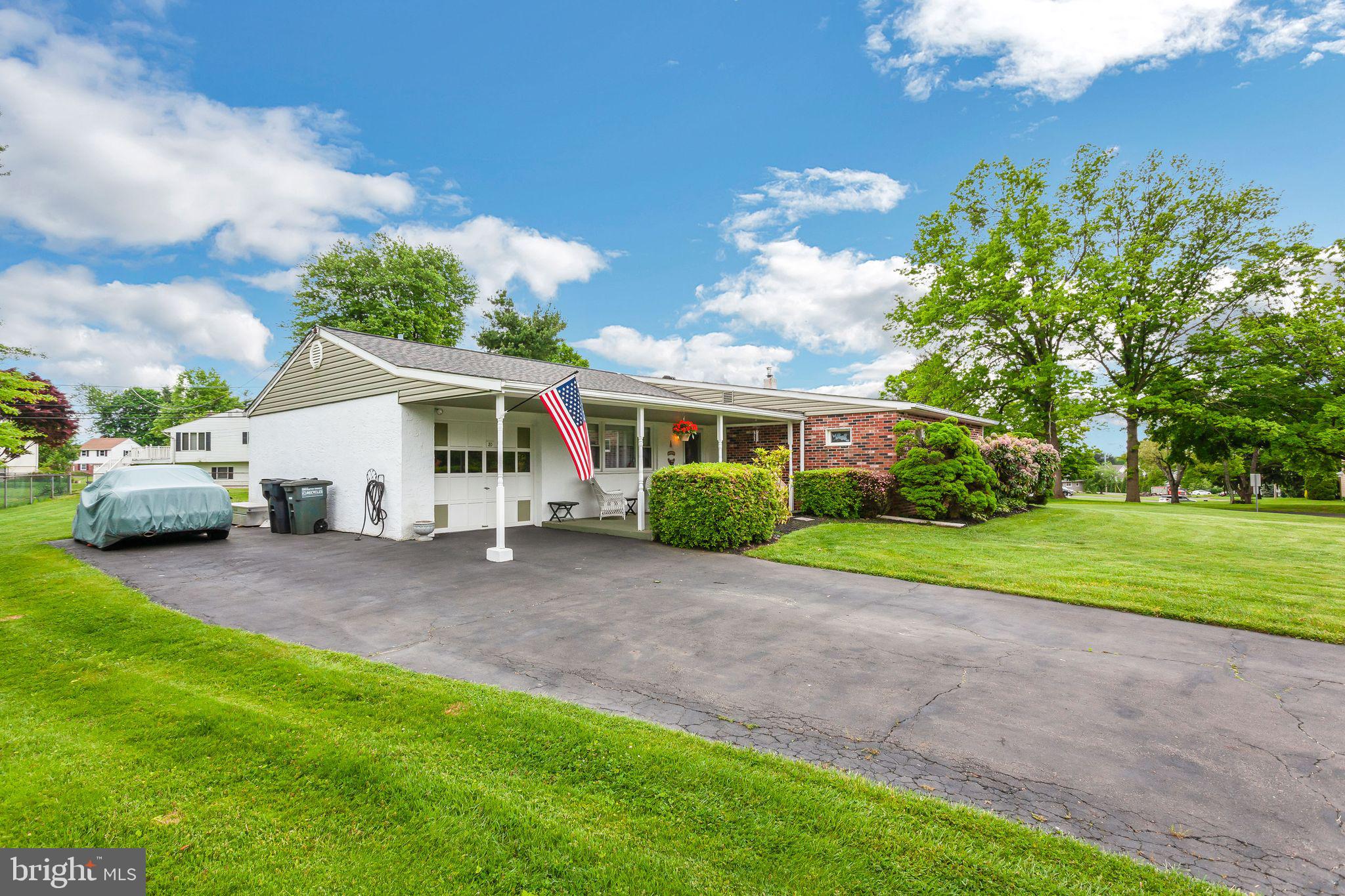 30 Meadow Ln