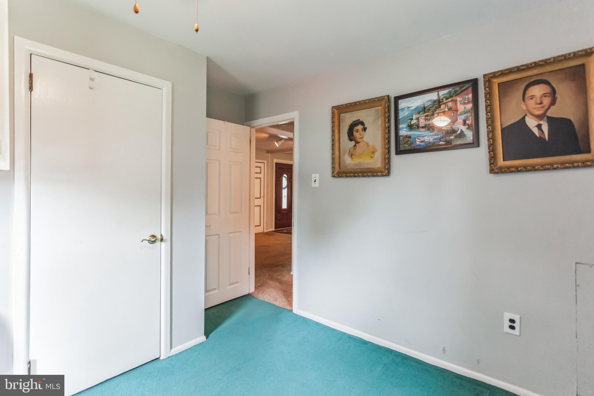 30 Meadow Ln