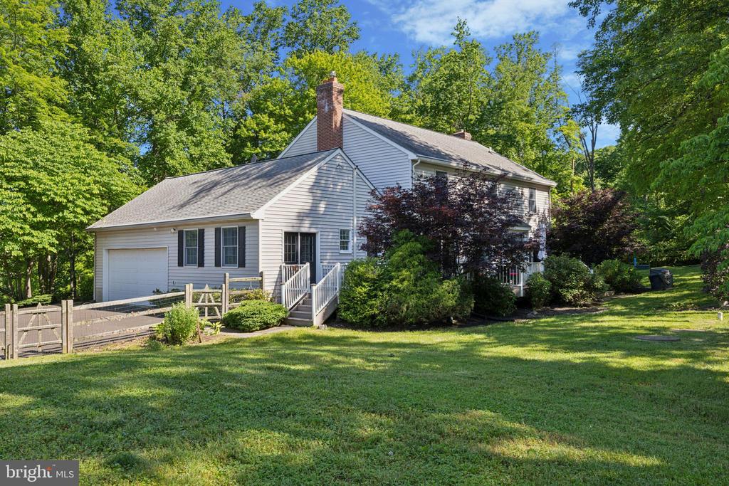 1329 Hilltown Pike