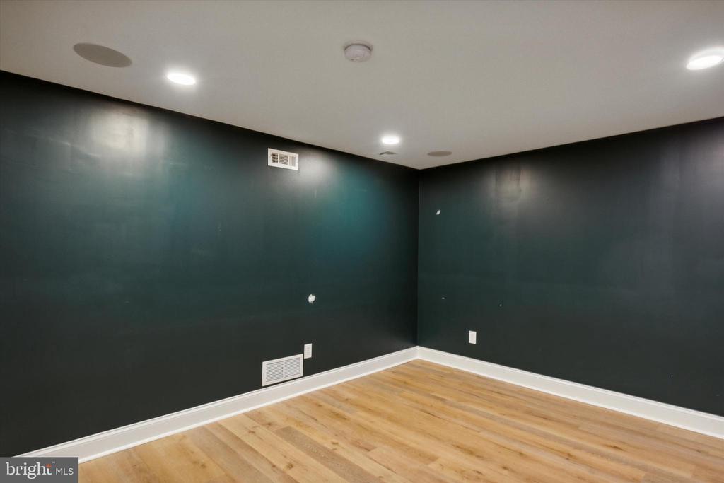 1329 Hilltown Pike