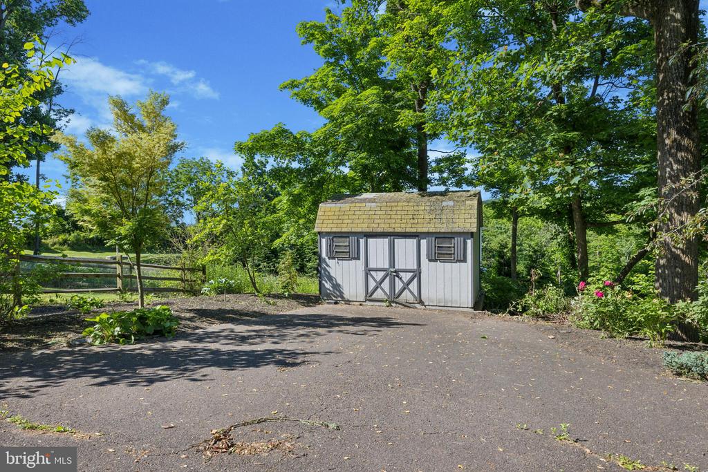 1329 Hilltown Pike