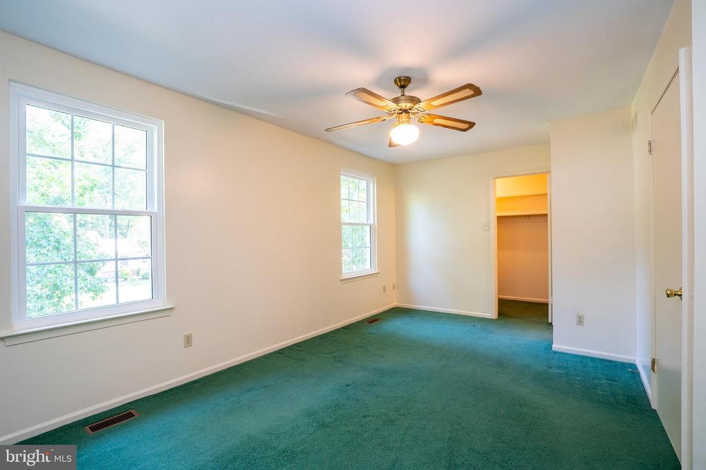 2428 Linksman Ln