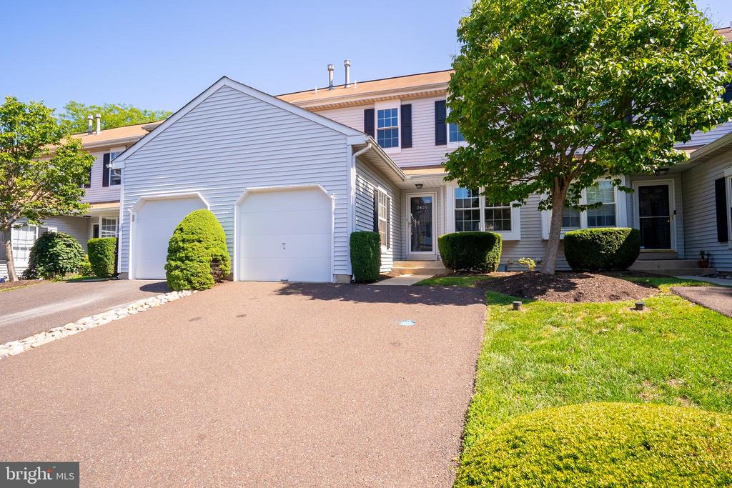 2428 Linksman Ln