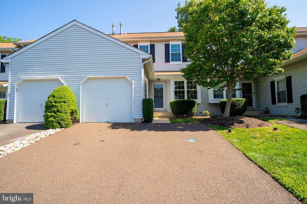 2428 Linksman Ln