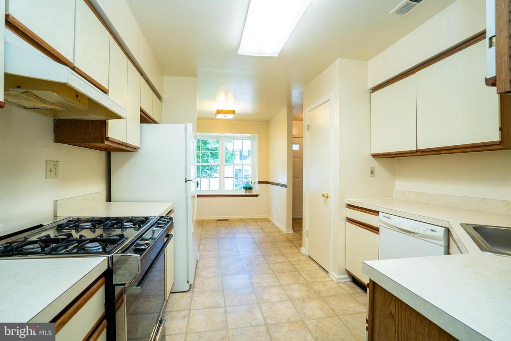 2428 Linksman Ln