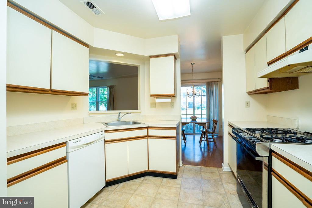 2428 Linksman Ln