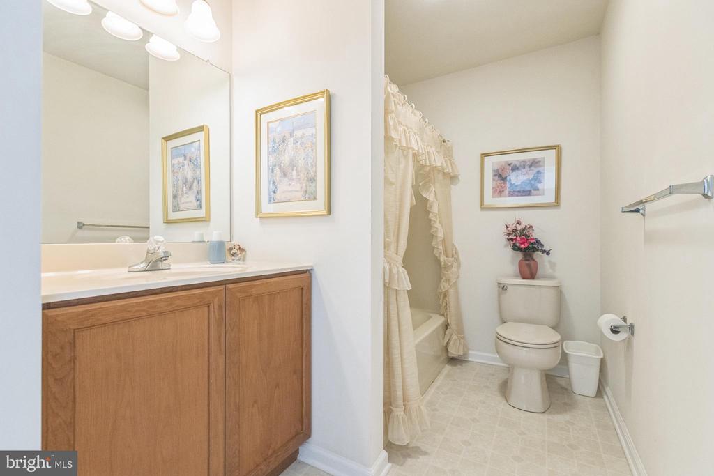 1303 Creekside Ln