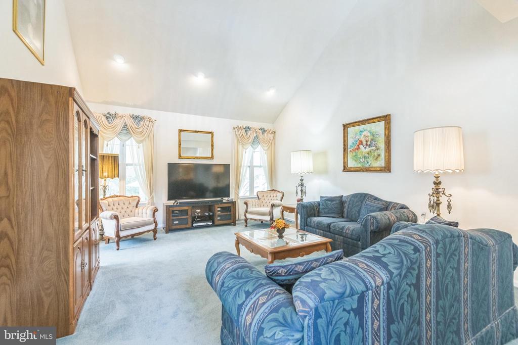 1303 Creekside Ln