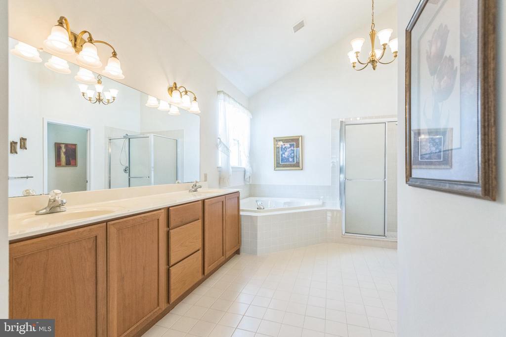 1303 Creekside Ln