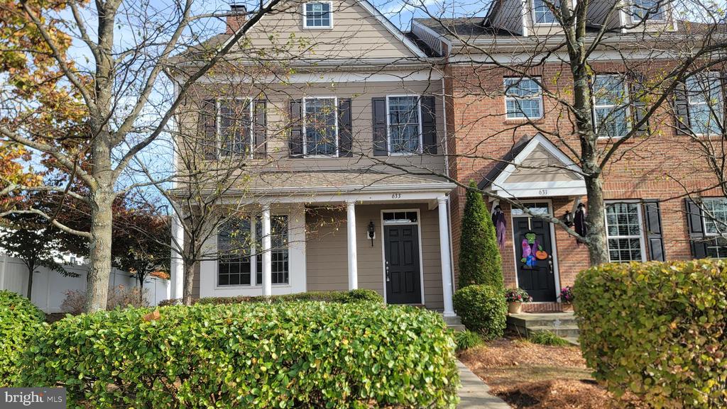 633 N MAIN ST