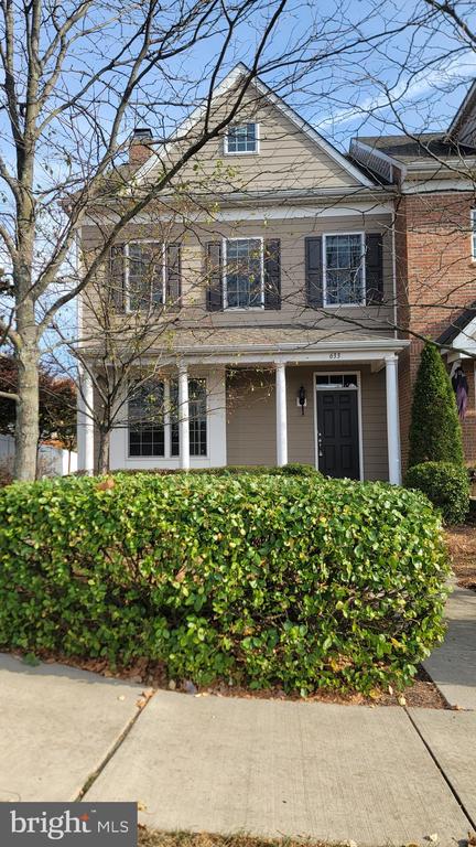633 N MAIN ST