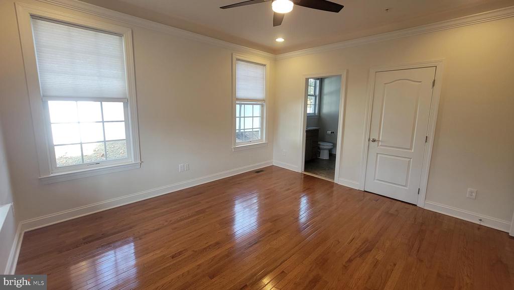633 N MAIN ST