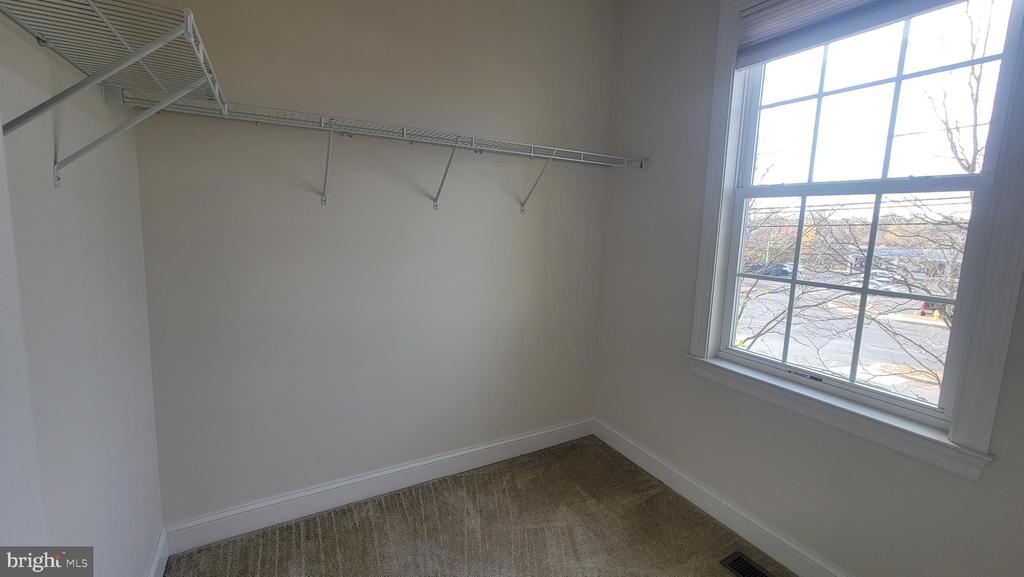 633 N MAIN ST