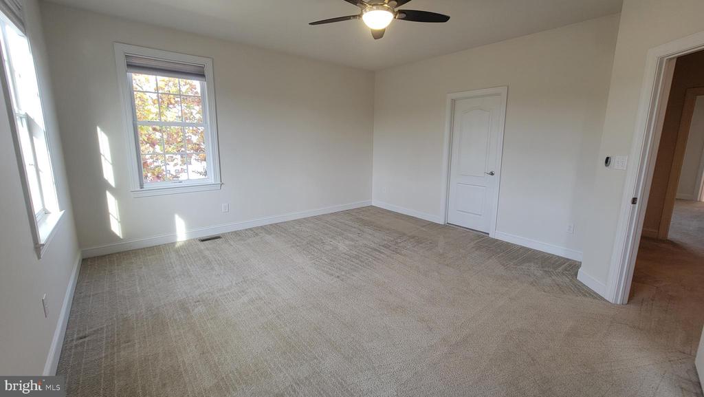 633 N MAIN ST