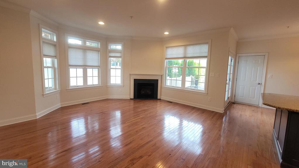 633 N MAIN ST