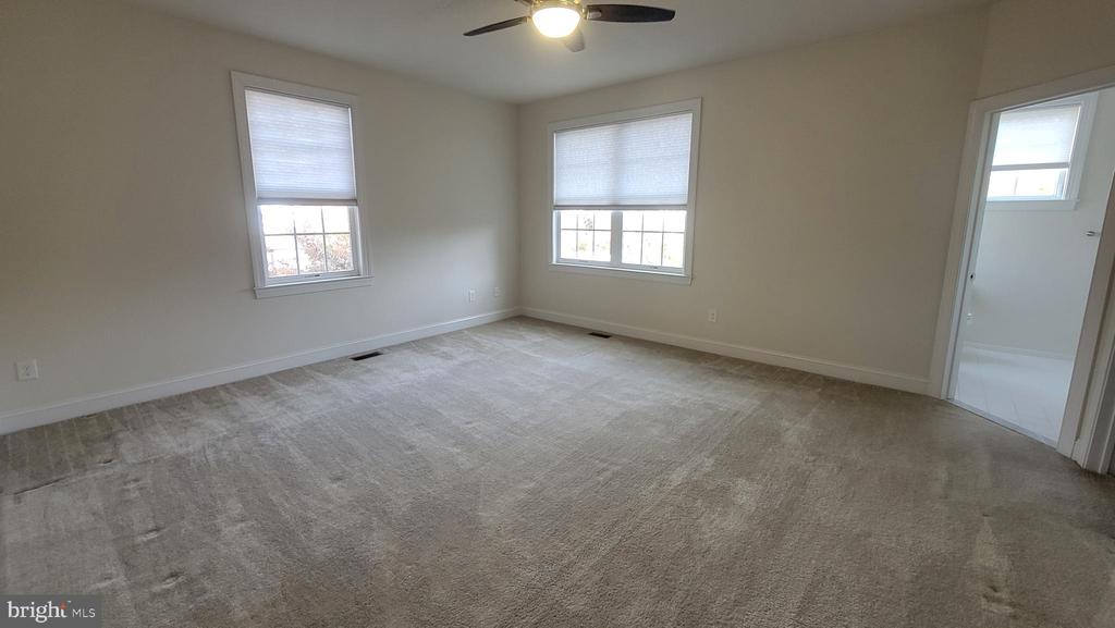 633 N MAIN ST