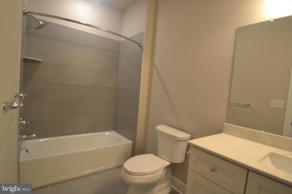 204 FOXHEDGE RD #100