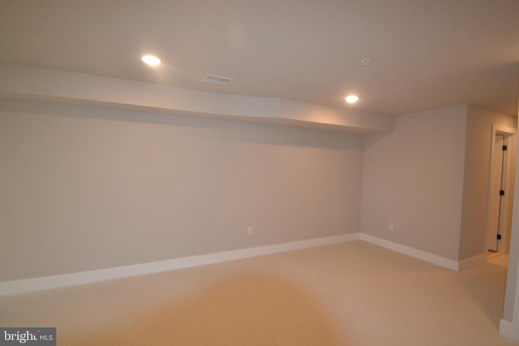 204 FOXHEDGE RD #100