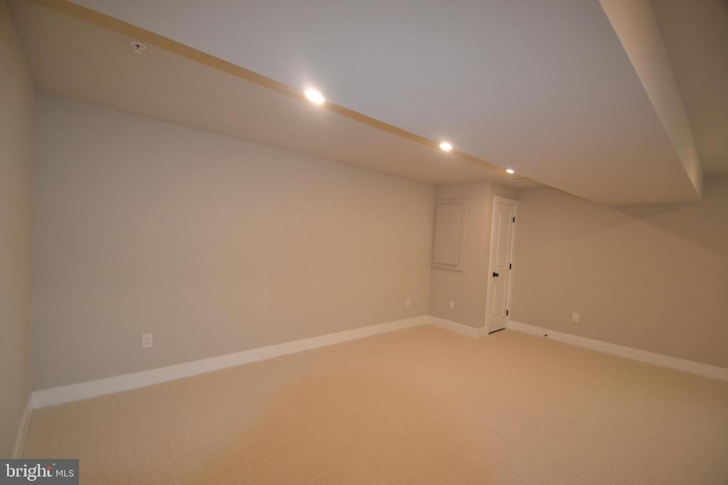 204 FOXHEDGE RD #100