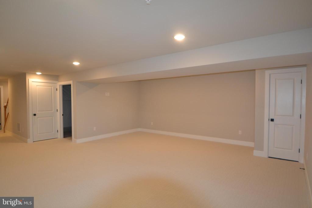 204 FOXHEDGE RD #100