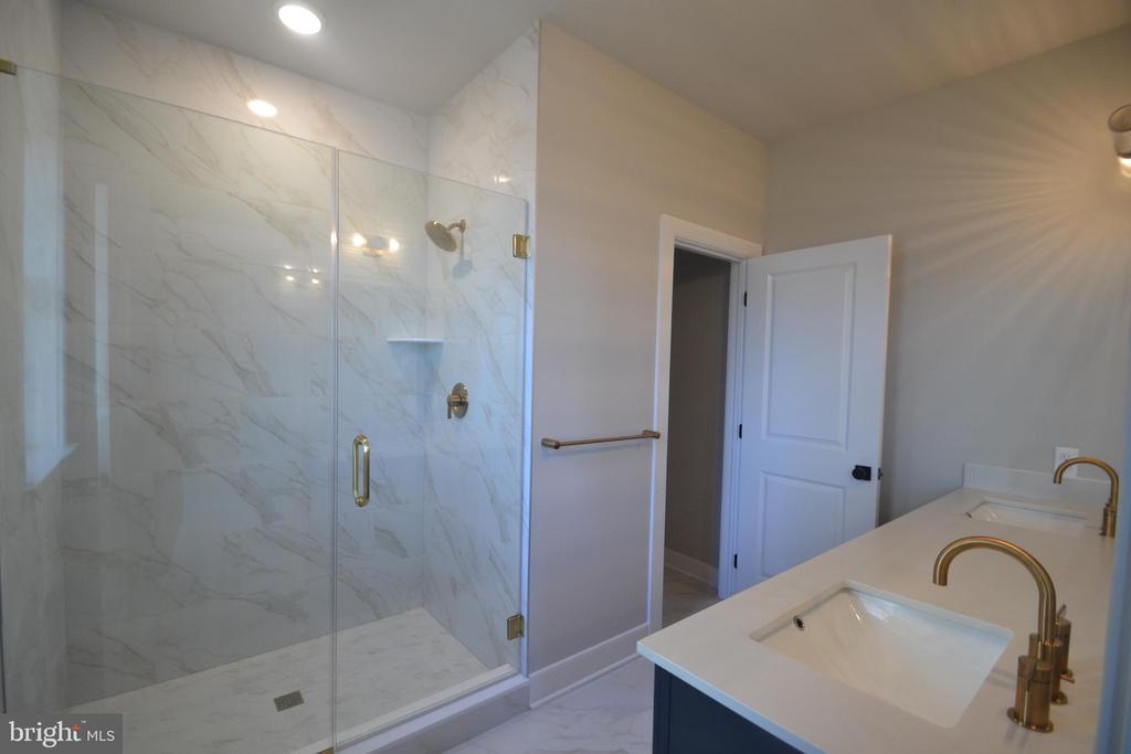 204 FOXHEDGE RD #100
