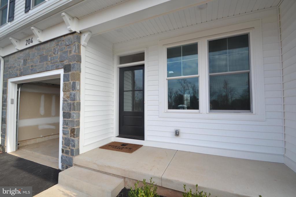 204 FOXHEDGE RD #100