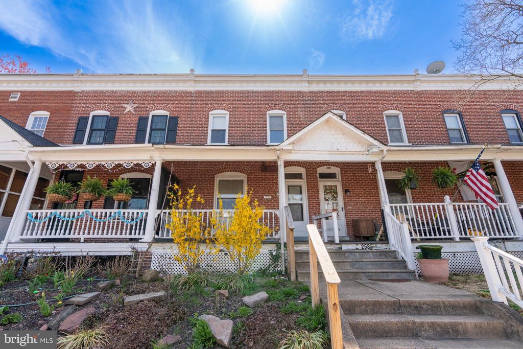 261 N 4th St
