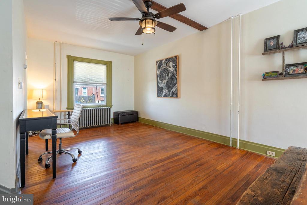 261 N 4th St