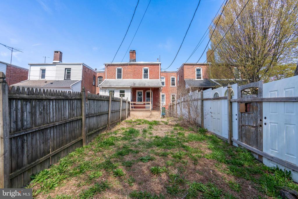 261 N 4th St