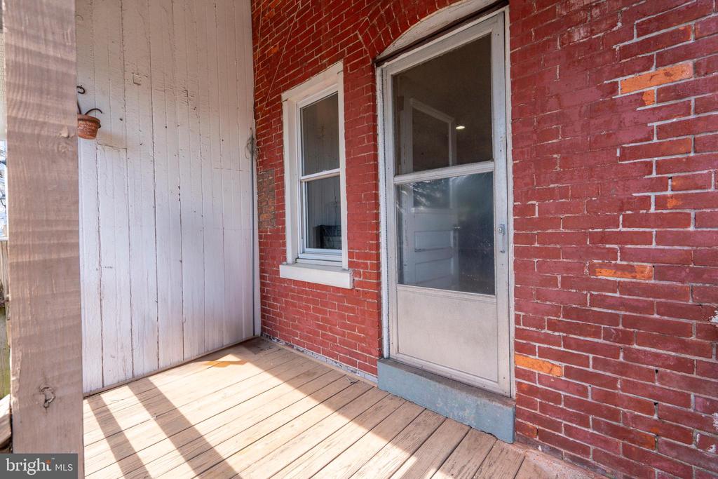 261 N 4th St
