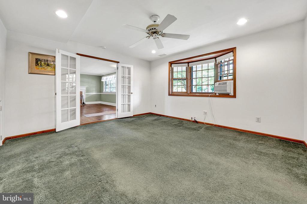 370 Kansas Rd