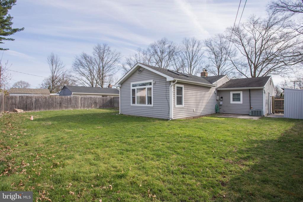 37 Outlook Ln