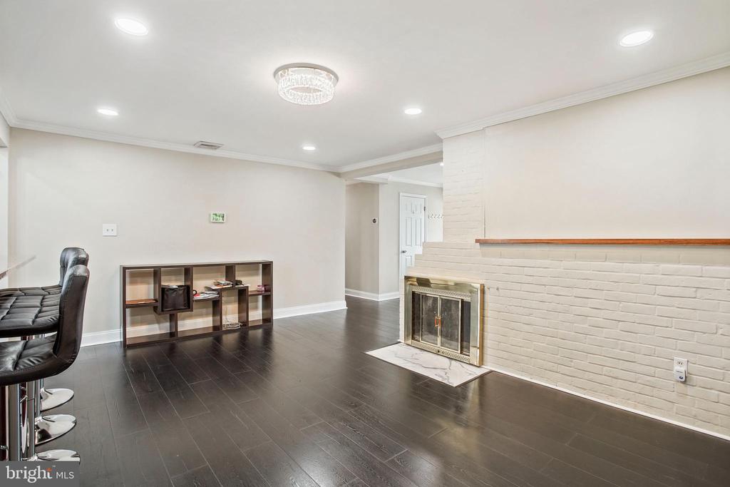 37 Outlook Ln