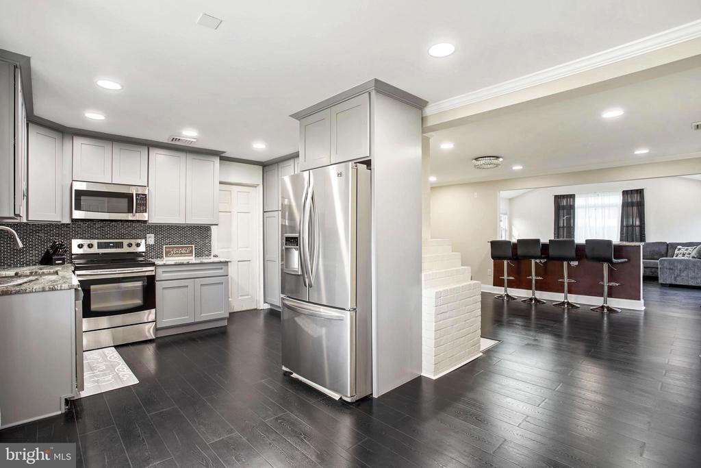 37 Outlook Ln