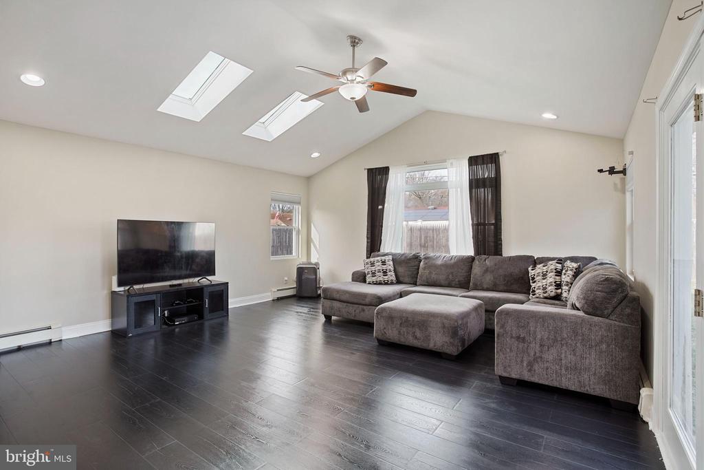37 Outlook Ln